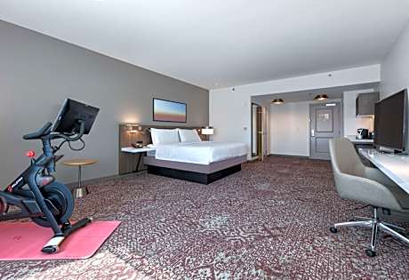 King Room with High Floor View and Peloton