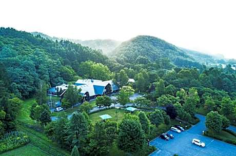 Log Hotel The Maple Lodge