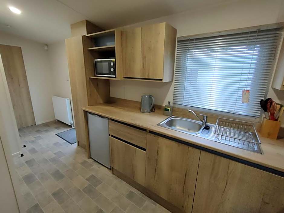 3 Bedroom Luxury Caravan - Vans With Business Sign Not Allowed