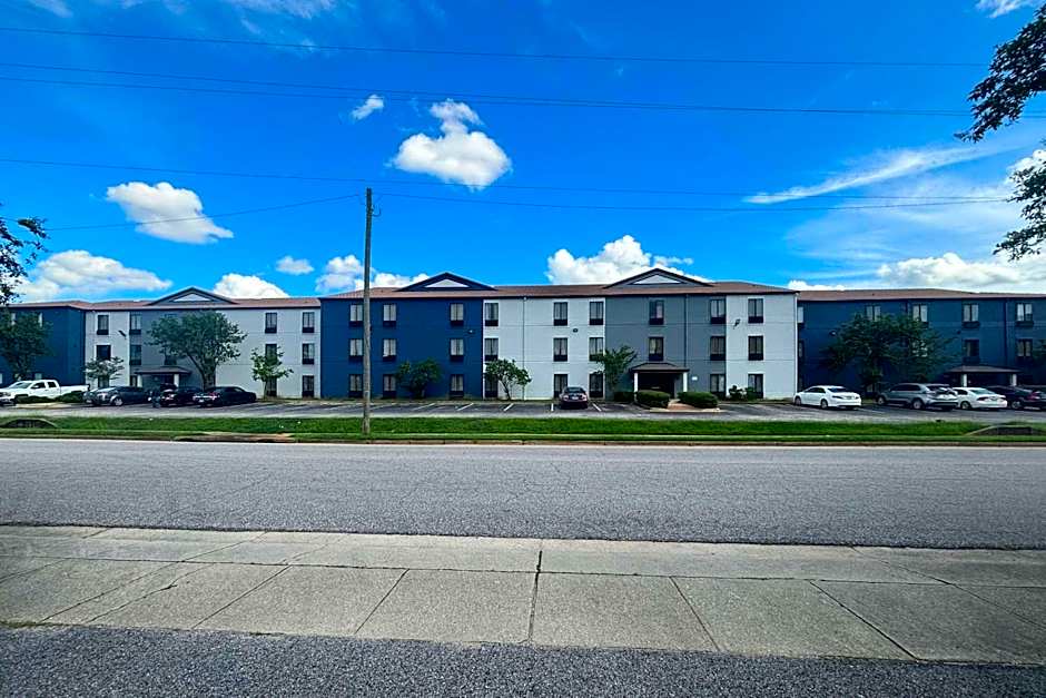 Quality Inn & Suites at Airport Blvd I-65