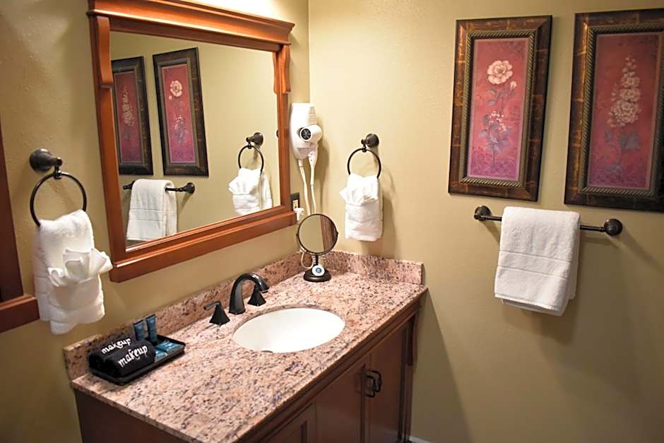 Silver Horseshoe Inn