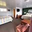 Lamplighter Lodge