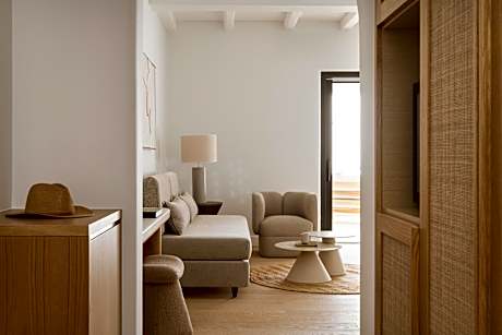 Master Pool-Front Suite