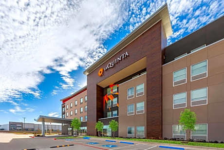 La Quinta Inn & Suites by Wyndham DeSoto