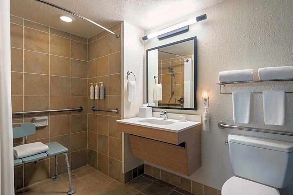 Spark by Hilton Sarasota Siesta Key Gateway
