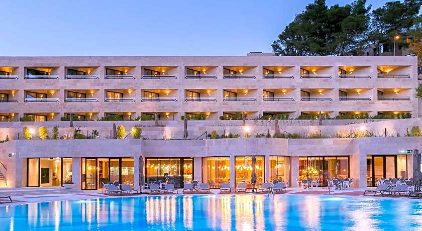 Four Points Sesimbra