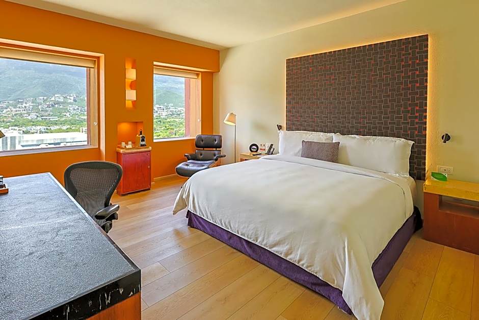 Photo 1 of 6 of Deluxe 1 King Bed