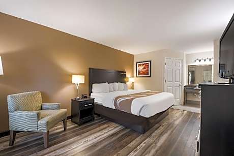 1 King Bed, Nonsmoking