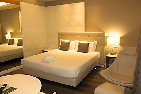 Superior Queen Room with Balcony - Non-Smoking