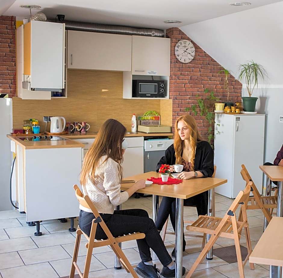 Hotelik Okęcie 39 - Nocleg i Parking Blisko Lotnisko Okęcie