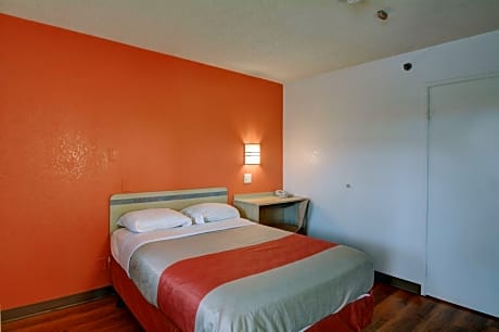 Queen Room - Disability Access - Roll in Shower