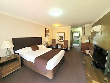 Queen Room - Pet Friendly
