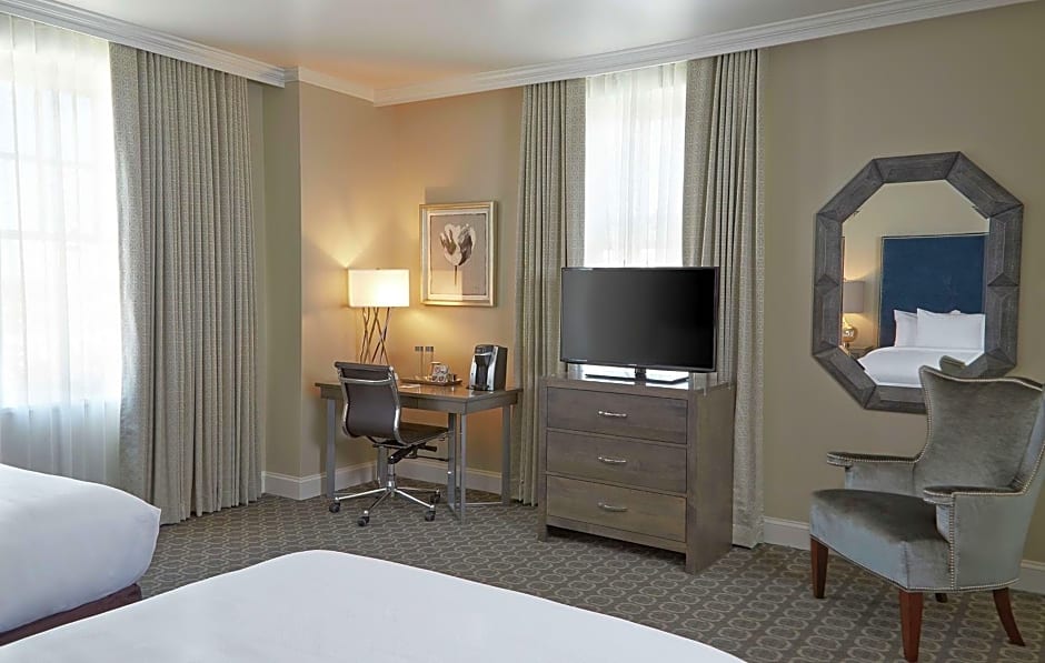 Redmont Hotel Birmingham, Curio Collection by Hilton