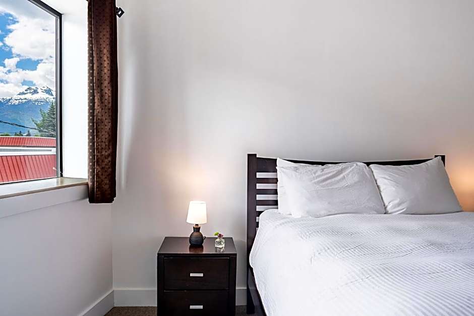 Selkirk Snug by Revelstoke Vacations