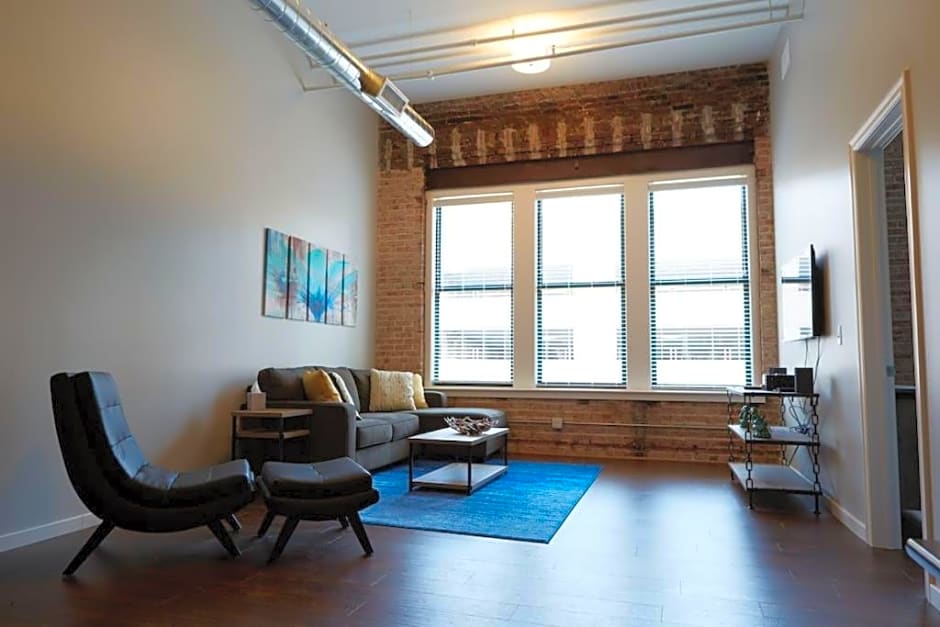 2BR 2BA Loft In Historic Downtown KC