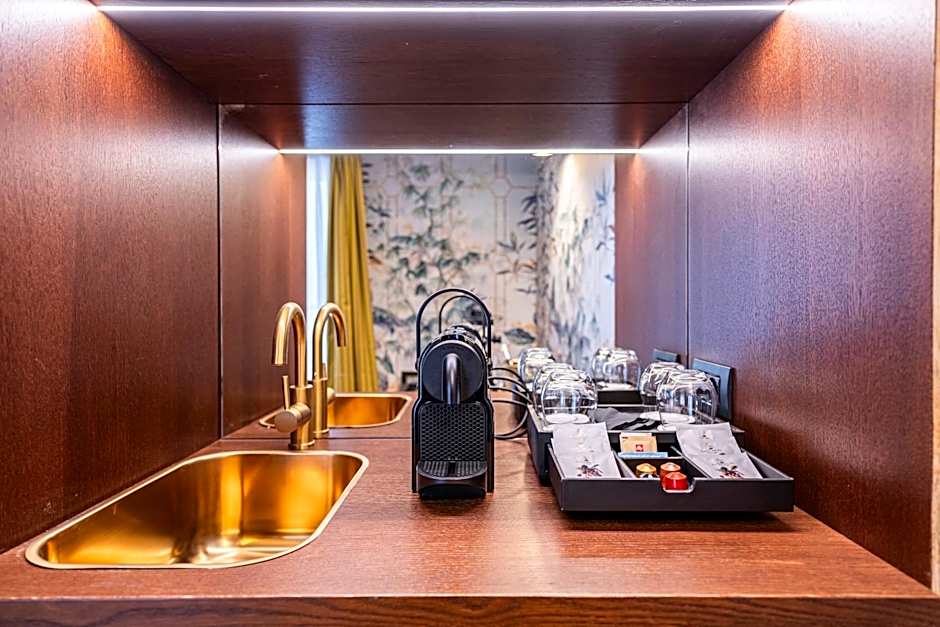 Glimpse Hotel