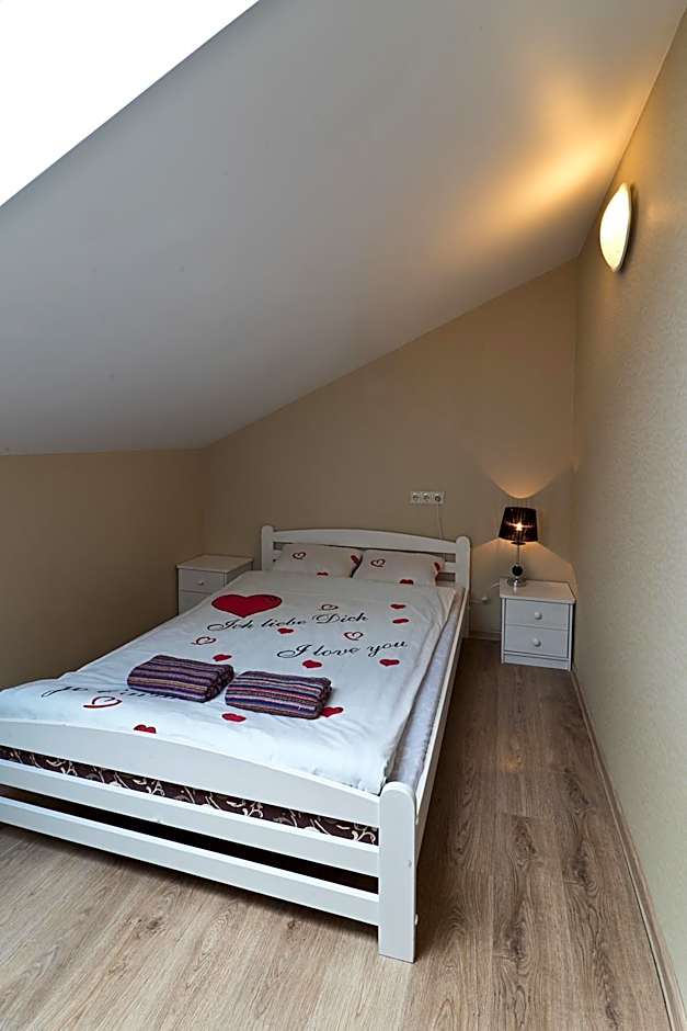 Happy Hotel