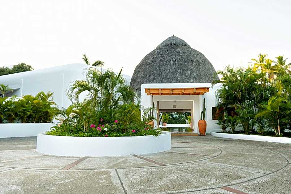 Camino Real Zaashila Huatulco