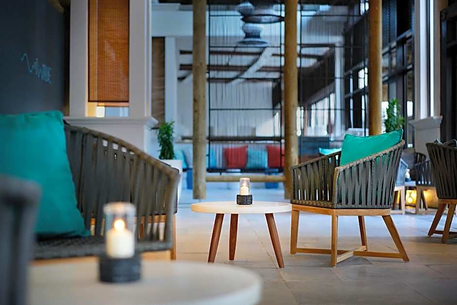 Lagoon Attitude (Adults Only)