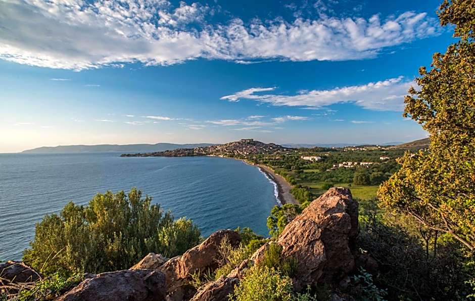 Delfinia Hotel & Bungalows