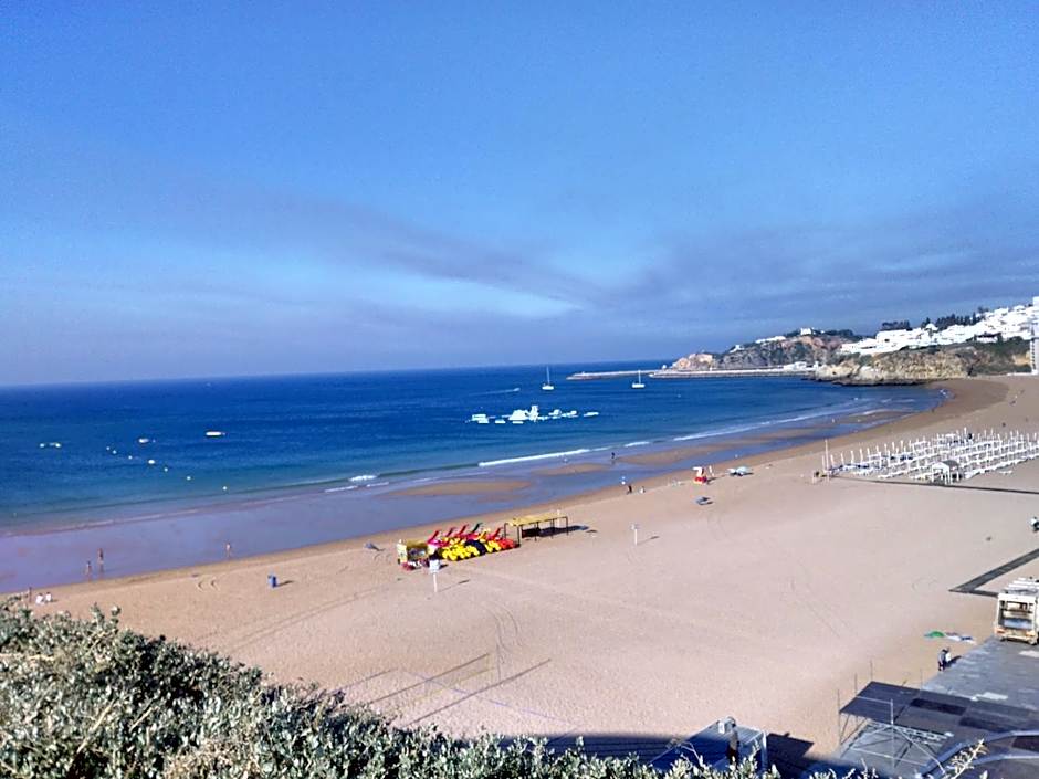 Albufeira Beach Hotel by Kavia