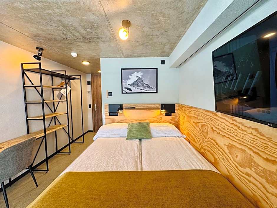 Peaky Riders Self Check-in Hotel