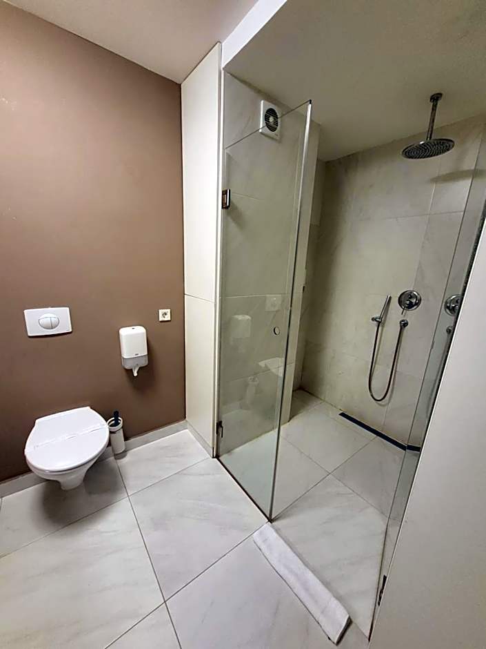 Adresa Suites