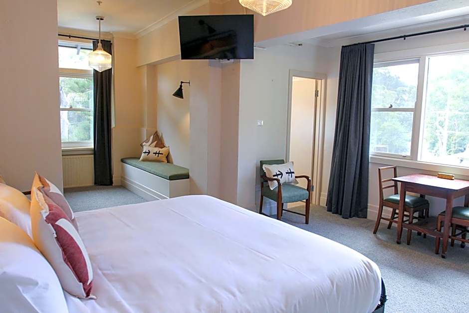 Alpine Hotel, Eat Drink Sleep