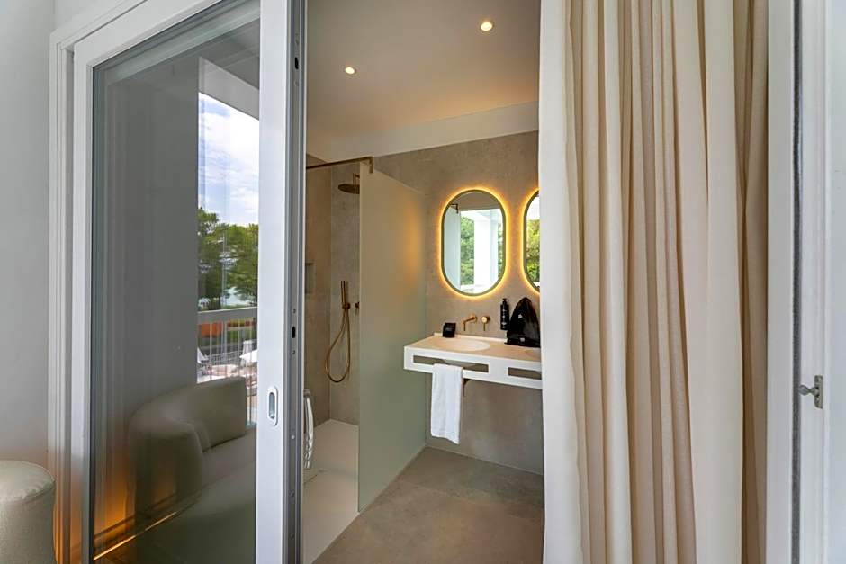 Hi Hotels Sirmione - Lakeview Pool