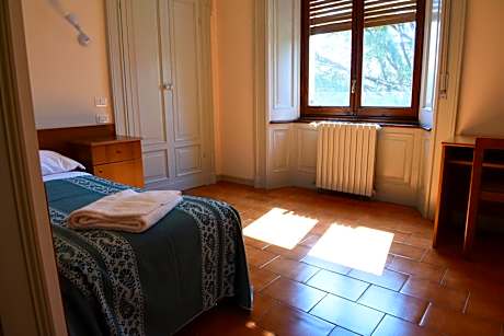 Single Room with Shared Bathroom