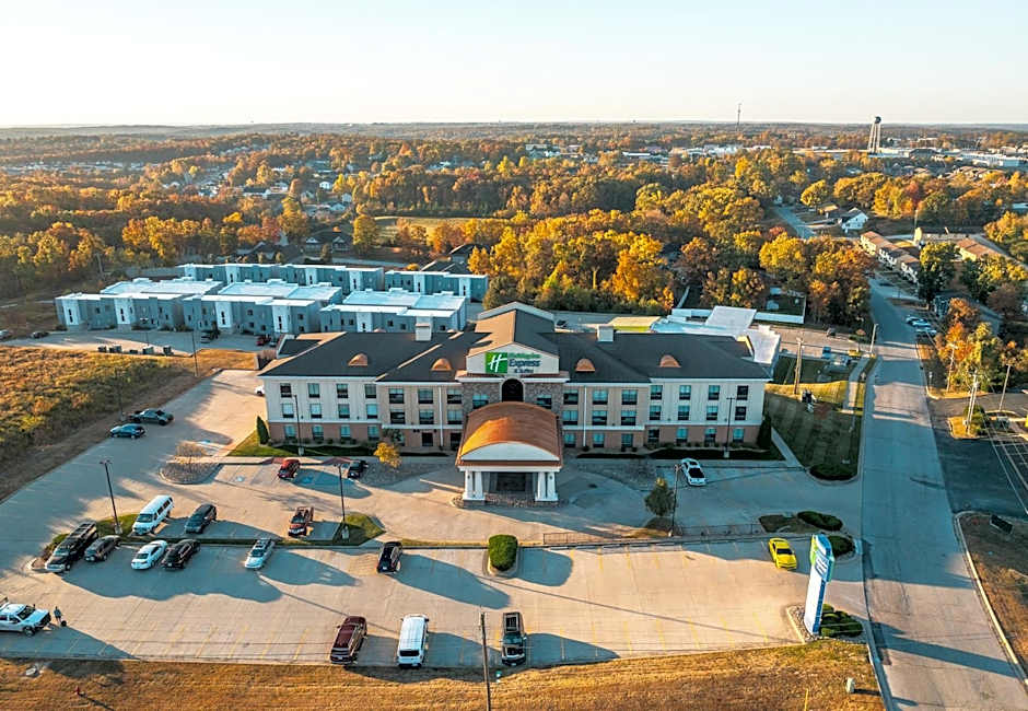 Holiday Inn Express Hotel and Suites Saint Robert By IHG