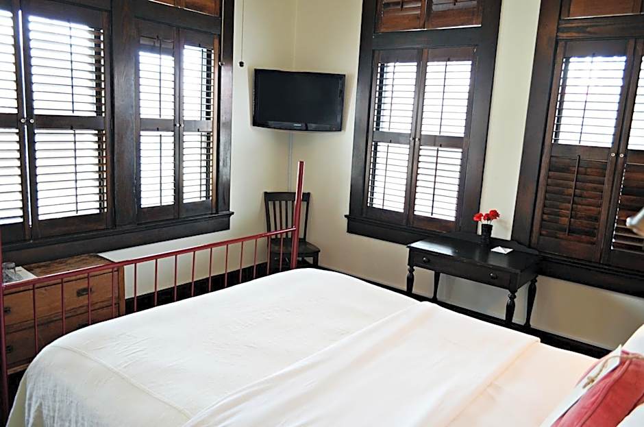 Photo 1 of 7 of 2 Queen Beds