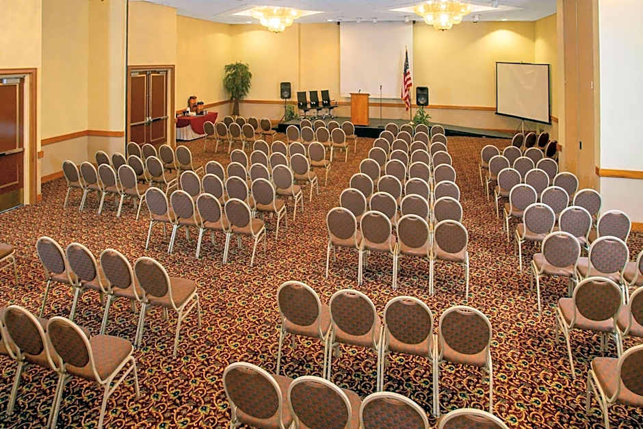 Days Inn & Suites by Wyndham Tallahassee Conf Center I-10