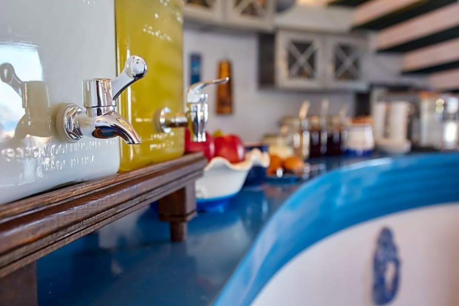 Kerame Hotel & Studios