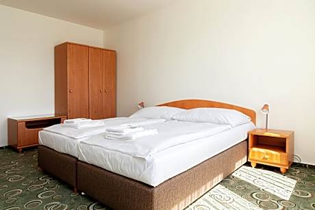 Apartment (4 Adults)