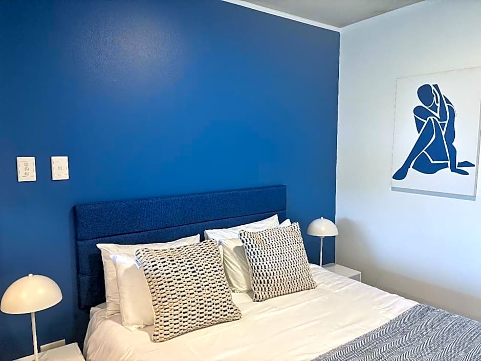 Hugos Seaside Haven E210