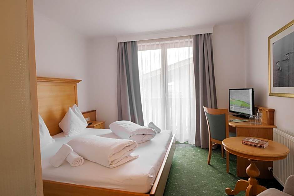 Hotel Martini Kaprun including free parking and Zell am See-Kaprun summer card