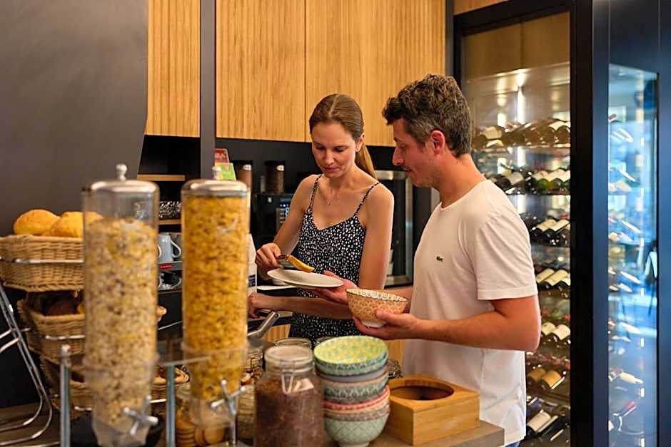 Rolly - Rooms & Restaurant