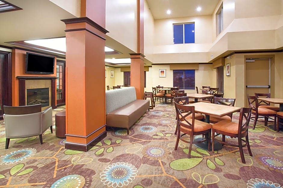 Holiday Inn Express Hotel & Suites Minot South, an IHG Hotel