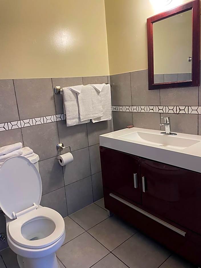 Scottish Inn Near the Falls and Casino