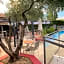 Les Aubuns Country Hotel