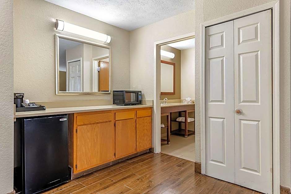 Comfort Inn & Suites Cincinnati Eastgate