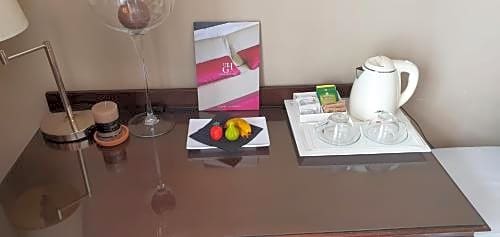 Smart Hotel Gallery House