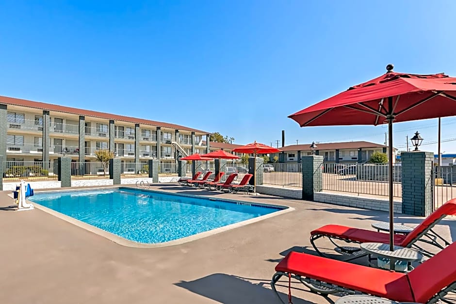 HomeTowne Studios San Antonio E - Frost Bank Center