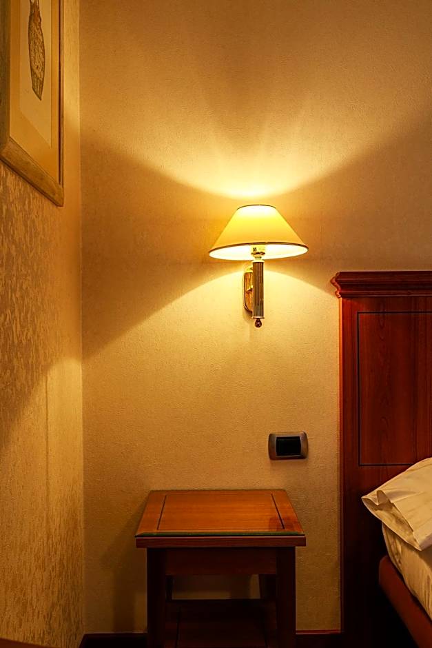 Hotel Excelsior Magenta
