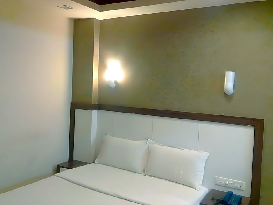 Emerald Manor – Chennai, IL