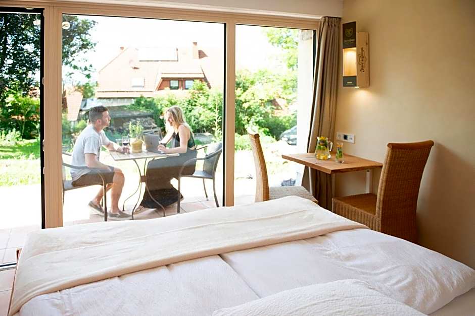 Foto 1 di 13 di 1 King Bed, Garden View