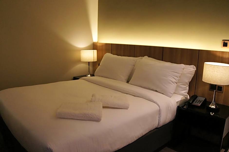Photo 1 of 6 of Superior 1 Queen Bed