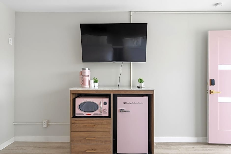 Pink Champagne Boutique Motel