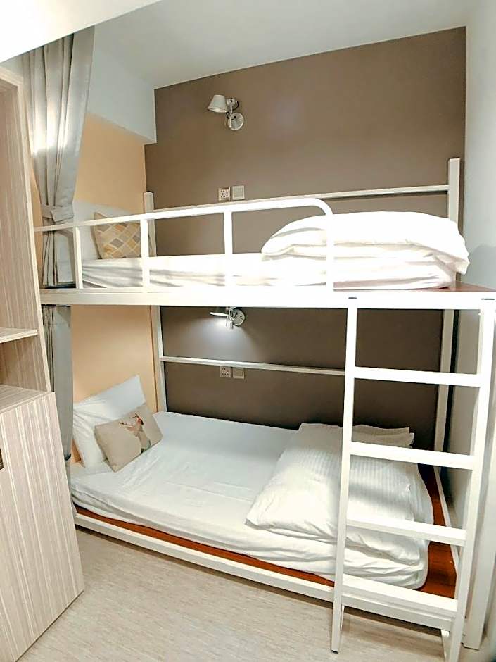 Flyinn Hostel
